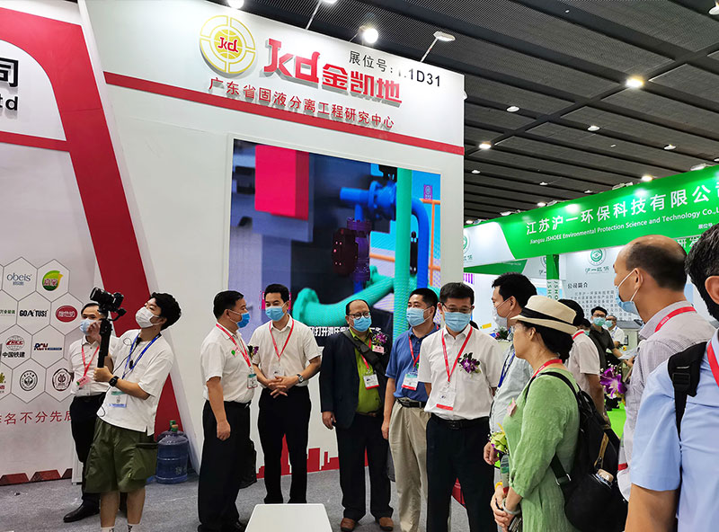 總經理龐仲達先生介紹智能污泥減量減排成套設備